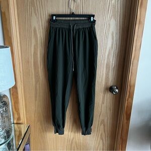 Urban Outfitters Women’s Olive Green Drawstring Jogger Pants 
• Size Medium